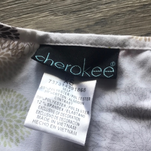 Scrub Top - Picture 3 of 4